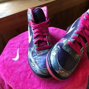 Nice! Ladies Nike Air Force 1  Hi-Tops w/ Flowers